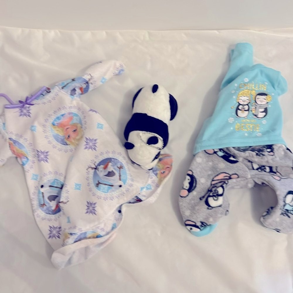 Frozen and snowman pajamas set for dolls with fun stuffed animal